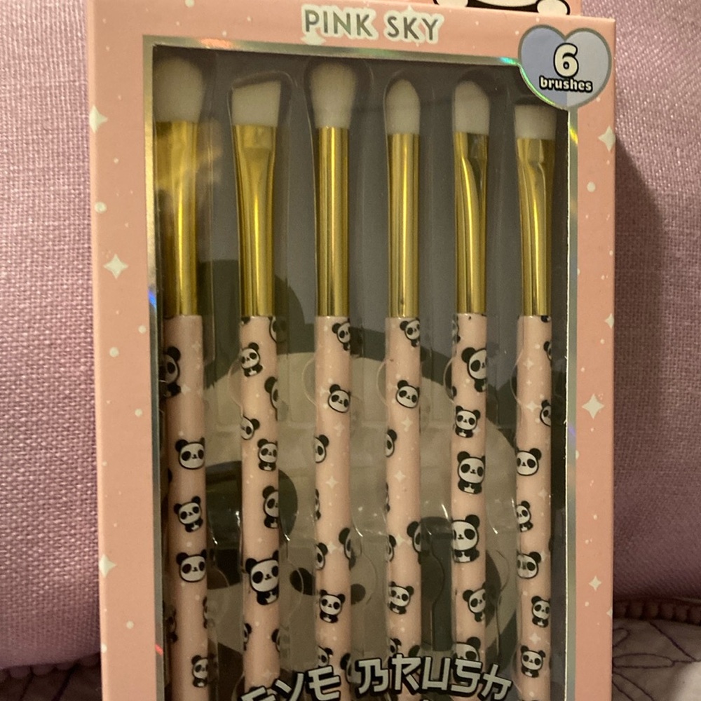 Eye brush